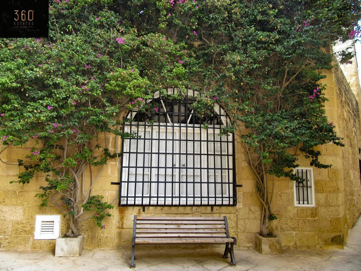 Apartamento Palazzo 16Th Century Mdina, Opposite St Paul'S Cathedral By 360 Estates Exterior foto