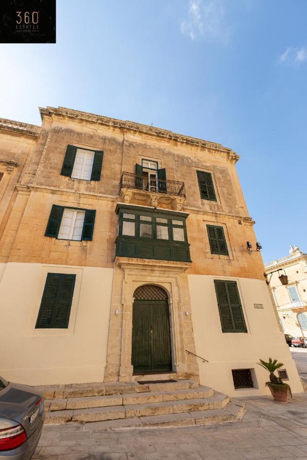 Apartamento Palazzo 16Th Century Mdina, Opposite St Paul'S Cathedral By 360 Estates Exterior foto