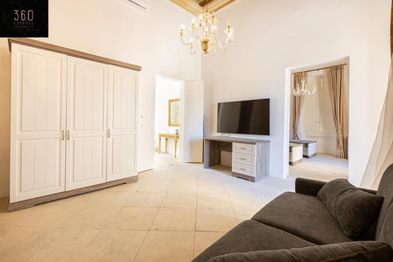 Apartamento Palazzo 16Th Century Mdina, Opposite St Paul'S Cathedral By 360 Estates Exterior foto