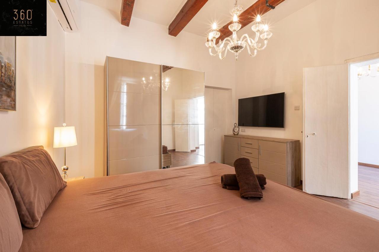 Apartamento Palazzo 16Th Century Mdina, Opposite St Paul'S Cathedral By 360 Estates Exterior foto